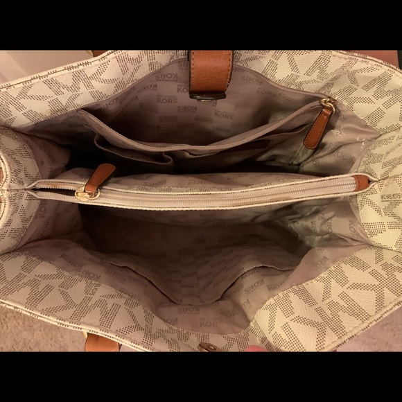 Michael Kors Handbag - Picture 5 of 5